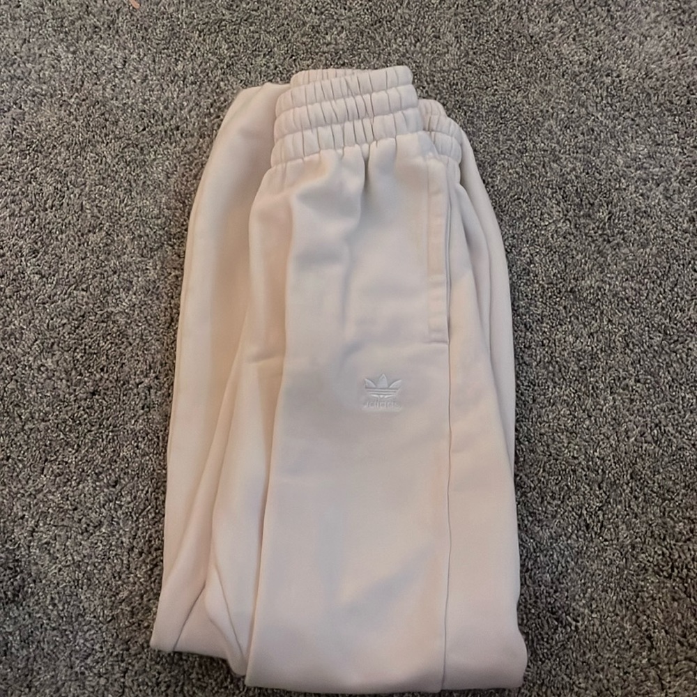 essential fleece joggers adidas